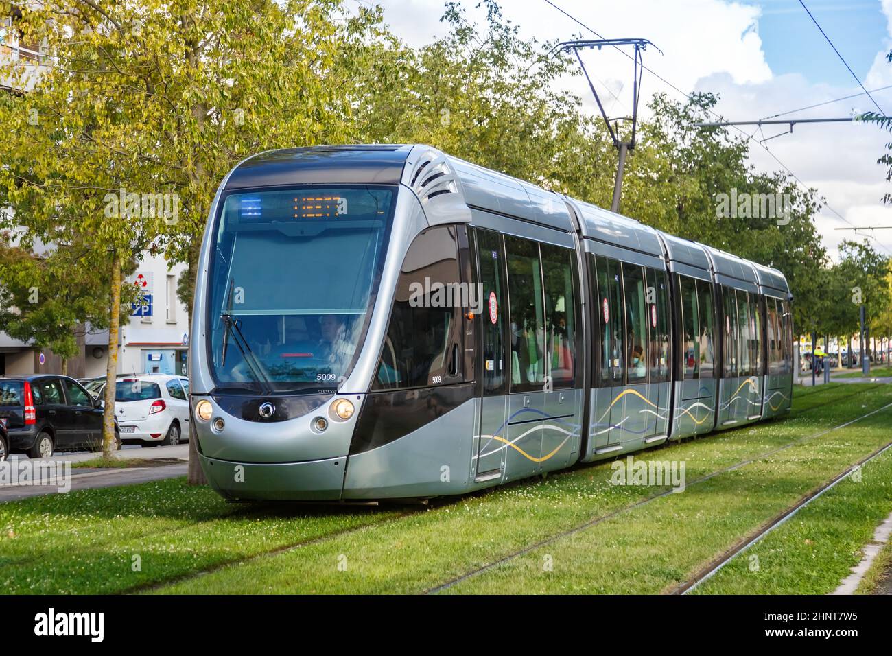 Moderne Stadtbahn Straßenbahn Modell Alstom Citadis öffentlichen Verkehrsmitteln Verkehr Verkehr in Toulouse, Frankreich Stockfoto