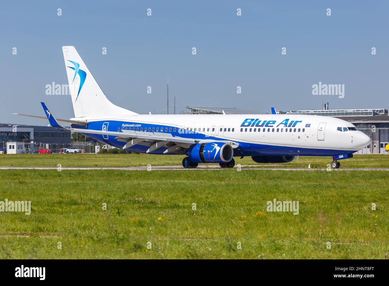 Blue Air Boeing 737-800 Flugzeug Stuttgart Flughafen in Deutschland Stockfoto