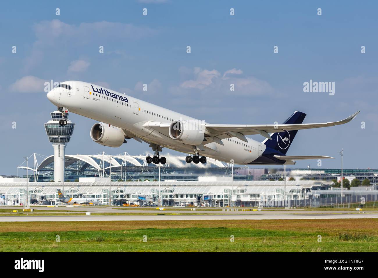 Lufthansa Airbus A350-900 Flugzeug Flughafen München in Deutschland Stockfoto