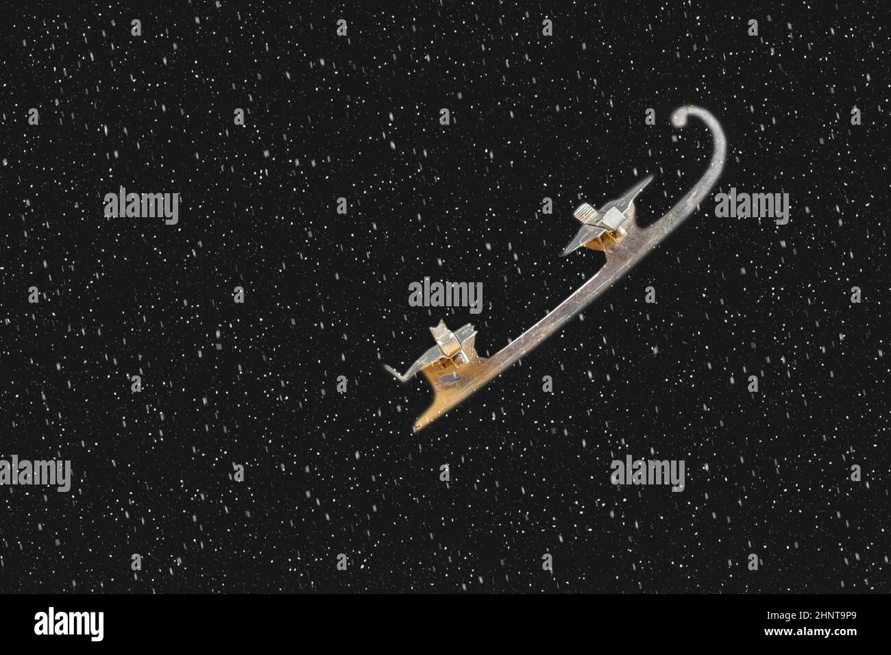 Vintage ice-auf schwarzem Hintergrund mit Schnee Effekt Skate. Platz kopieren Stockfoto