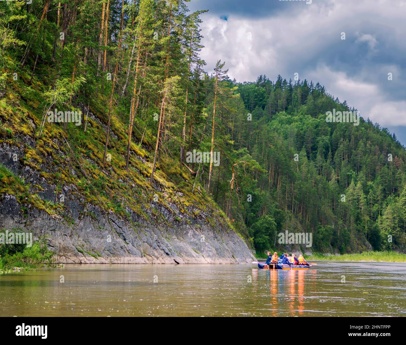 07. Juli 2017, Russland, Baschkortostan, Rafting auf Belaya Flusslandschaft Stockfoto