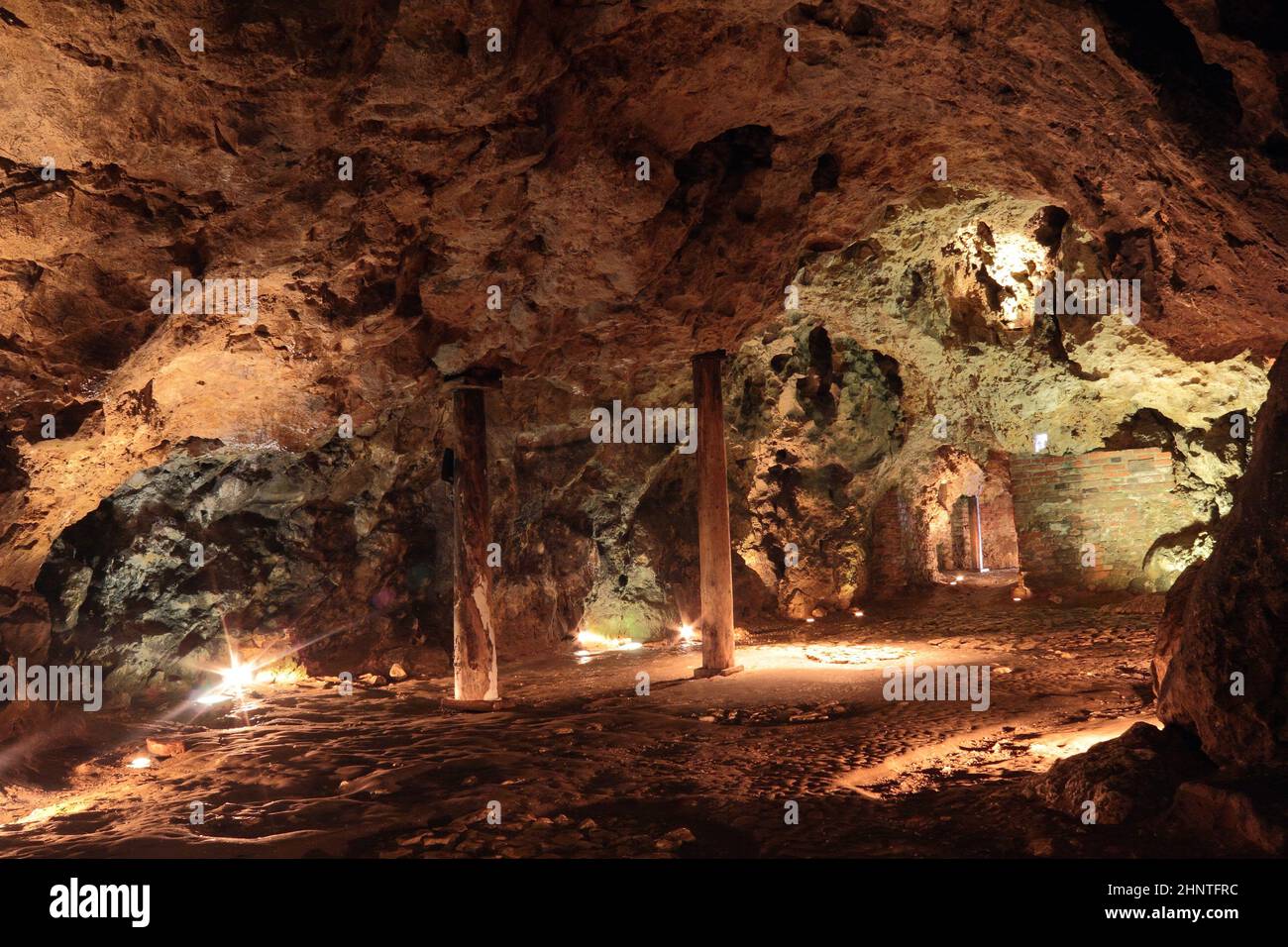 Die legendäre Drachenhöhle in Krakau Stockfoto