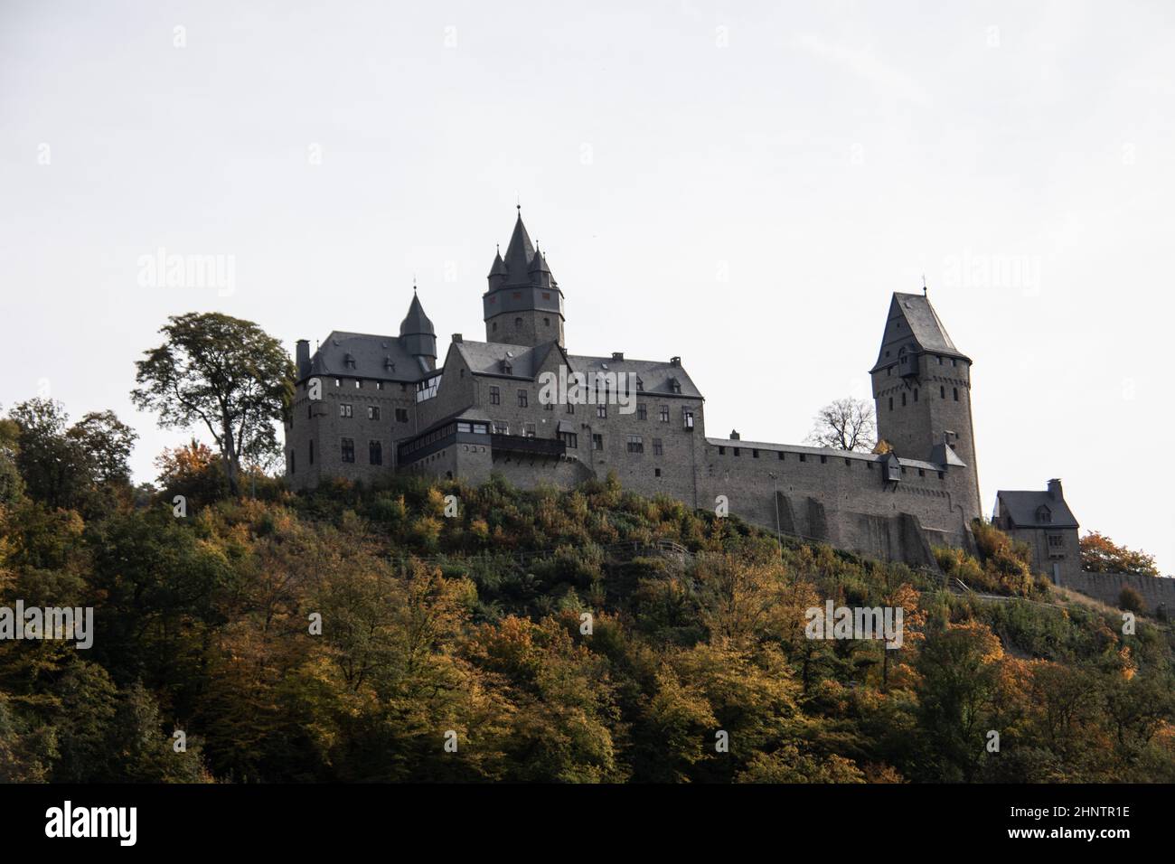 Schloss Altena auf dem Hügel Stockfoto