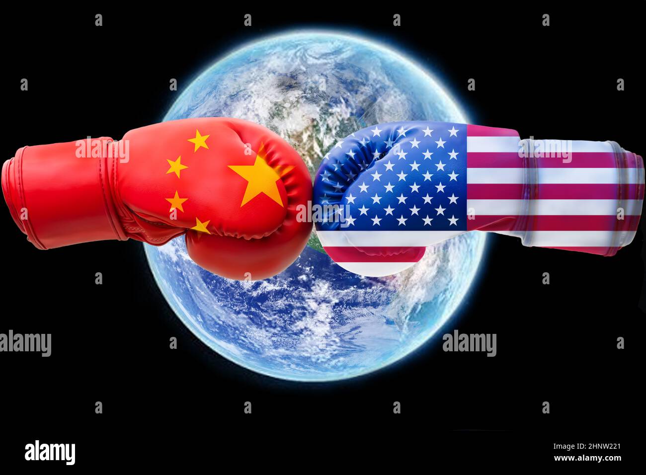 3D-Illustration Flaggen der USA und China auf Planet Welt Hintergrund, US china Handelskrieg Konzept. Stockfoto