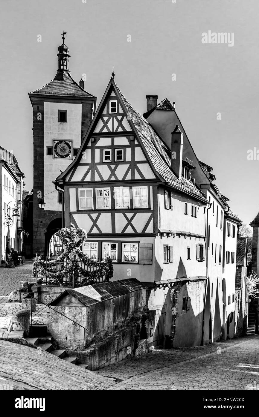 Altes Fachwerkhaus in Rothenburg ob der Tauber, Deutschland. Die mittelalterliche Stadt zieht jedes Jahr über 2 Millionen Besucher an. Stockfoto