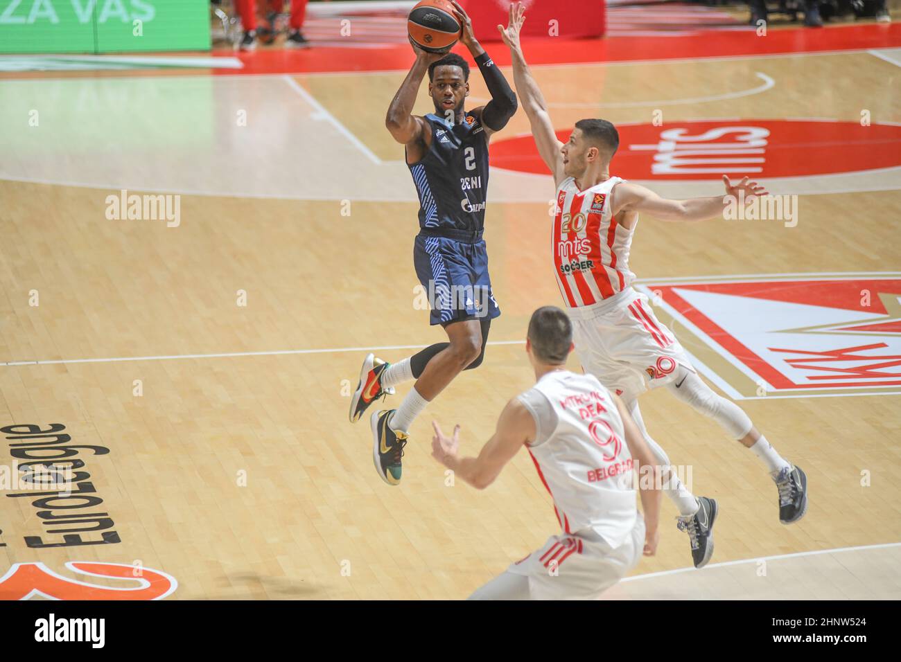 Jordan Lloyd (Zenit) gegen Red Star (Belgrad). Euroleage Basketball 2021-22 Stockfoto