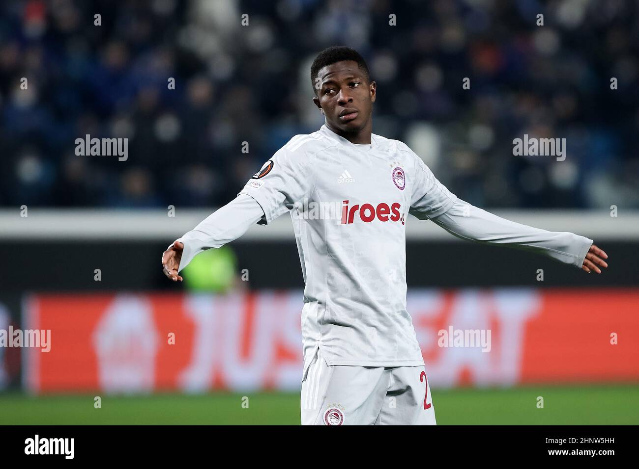 Bergamo, Italien, 17. Februar 2022. Der Mittelfeldspieler Aguibou Camara für den FC Olympiacos Pireo reagiert während des Europa League-Fußballspiels zwischen Atalanta und Olympiacos im Gevisstadion am 17. Februar 2022 in Bergamo, Italien. Quelle: Stefano Nicoli/Speed Media/Alamy Live News Stockfoto