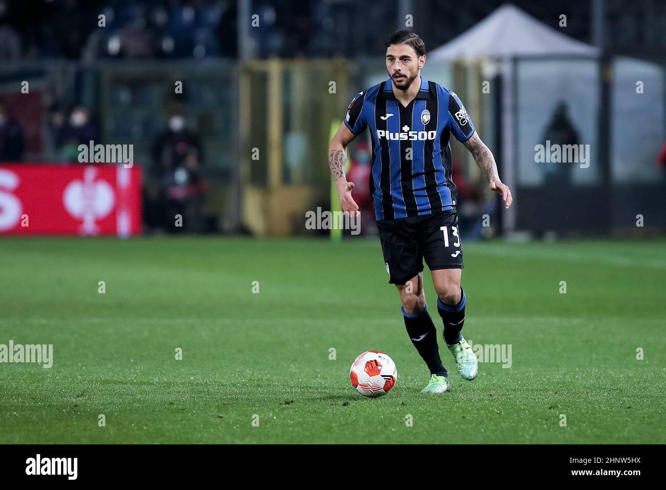Bergamo, Italien, 17. Februar 2022. Giuseppe Pezzella Verteidiger von Atalanta B.C., während des Europa League Fußballspiels zwischen Atalanta und Olympiacos im Gevisstadion am 17. Februar 2022 in Bergamo, Italien. Quelle: Stefano Nicoli/Speed Media/Alamy Live News Stockfoto