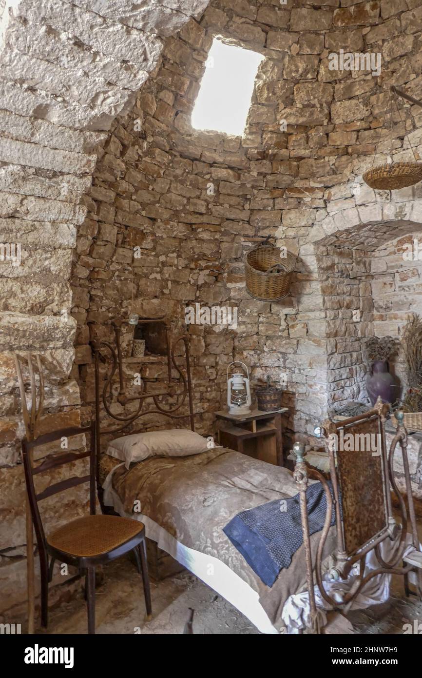 Interieur eines alten Trulli von Alberobello, Italien Stockfoto