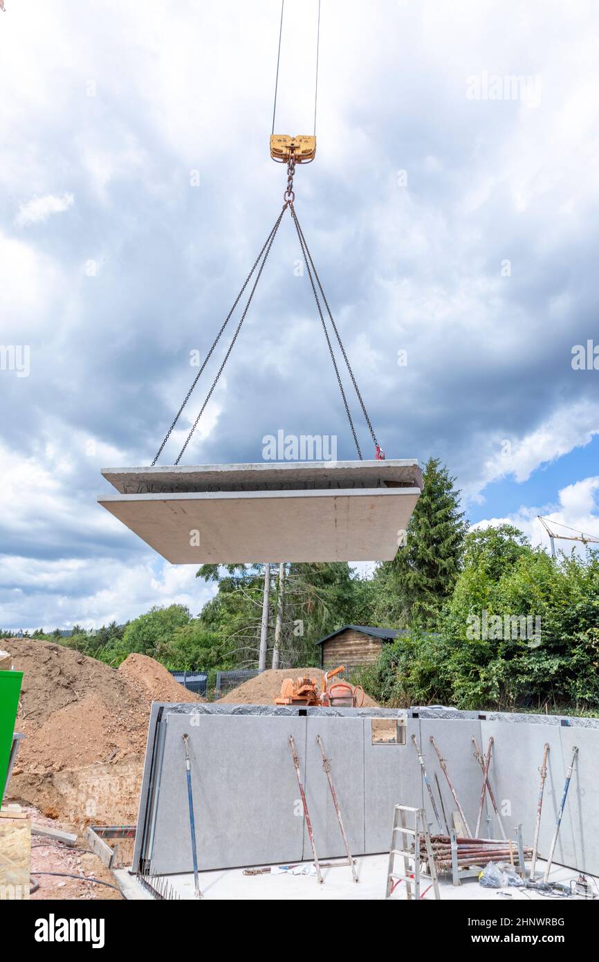 Keller auf einer Baustelle mit wasserdichtem Beton, genannt weißer Kellerbau Stockfoto