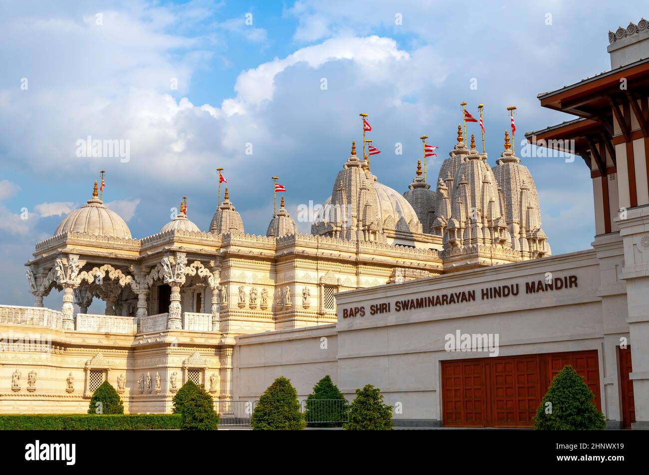 Der größte Hindu-Tempel außerhalb Indiens, Shri Swaminarayan Tempel in Neasden, London, Vereinigtes Königreich. Stockfoto