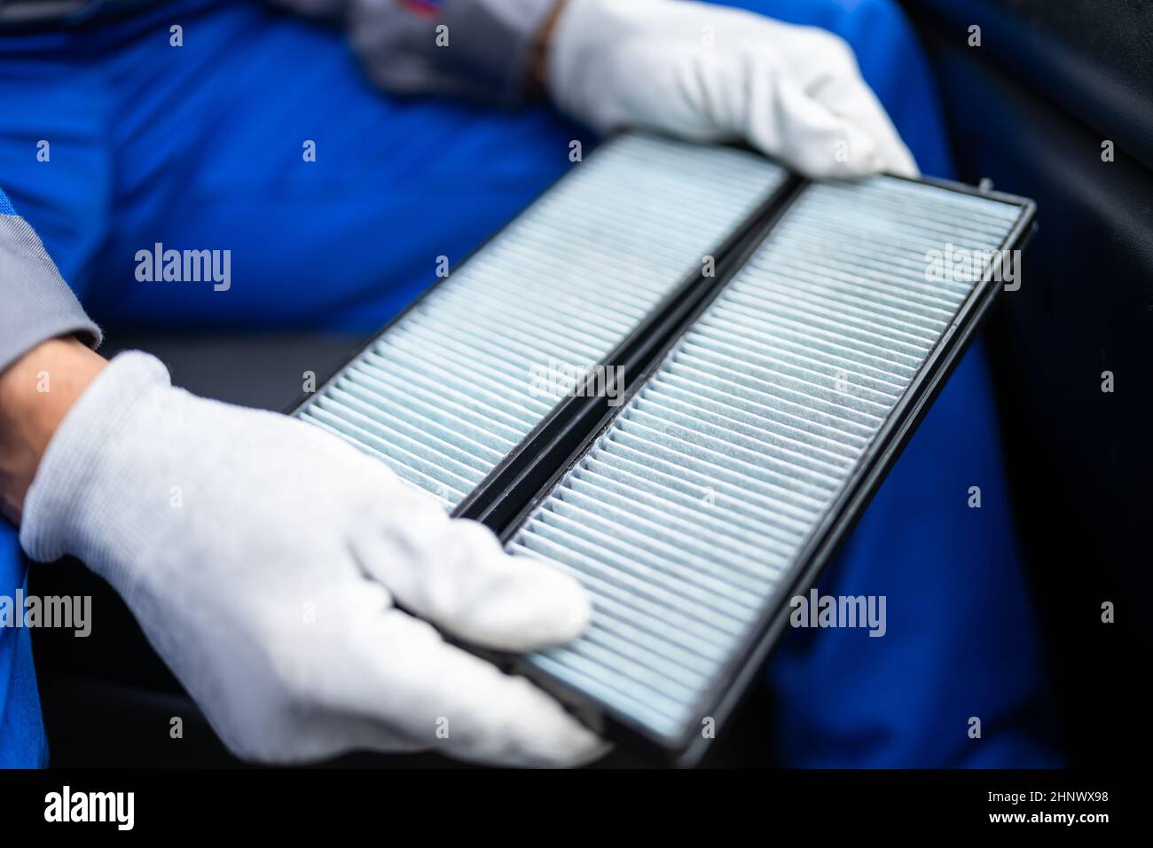 Neuer Clean Car Filter. Frischluft Des Fahrzeugs. Fahrzeugwartung Stockfoto