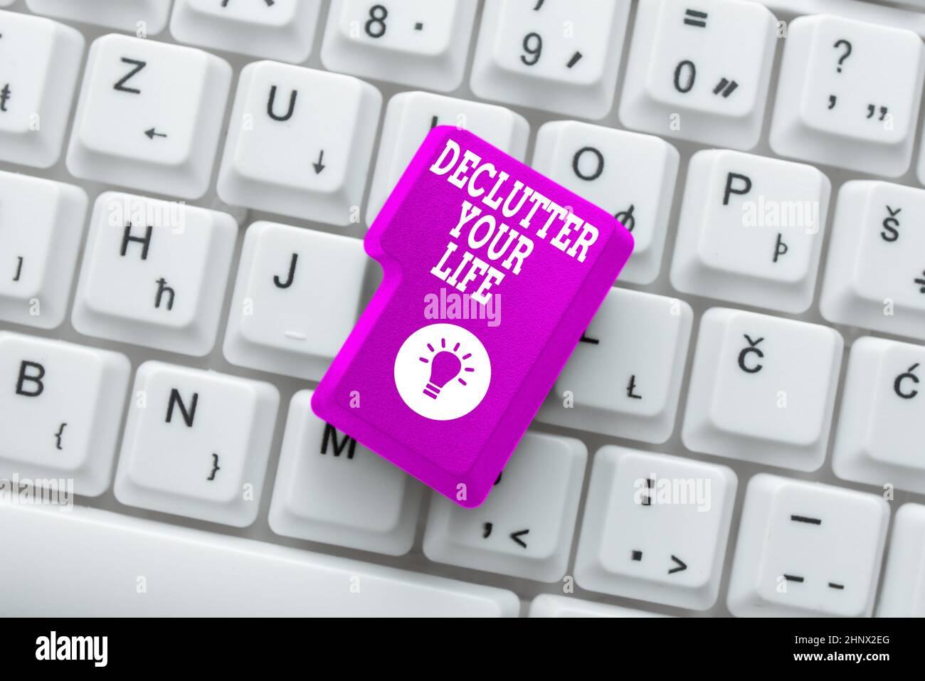 Schild mit Entlutter Your Life, konzeptuelles Foto, um irrelevante Dinge oder Informationen im Leben zu beseitigen Veröffentlichung von Typewritten Fantasy Kurzgeschichte Stockfoto