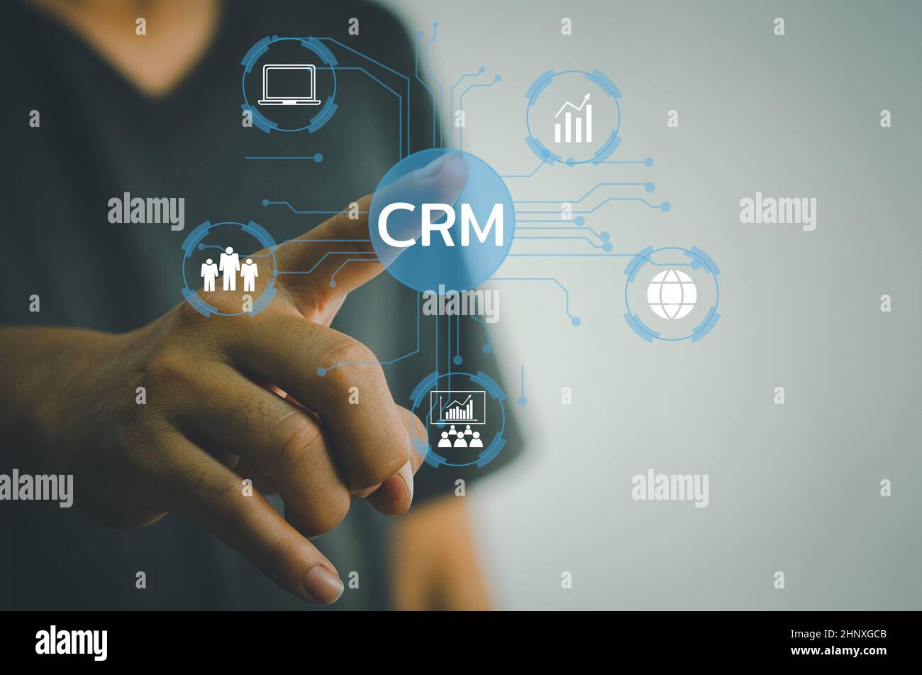 CRM Customer Relationship Management Automatisierungssystem Software Business-Technologie auf virtuellen Bildschirm Konzept. Stockfoto