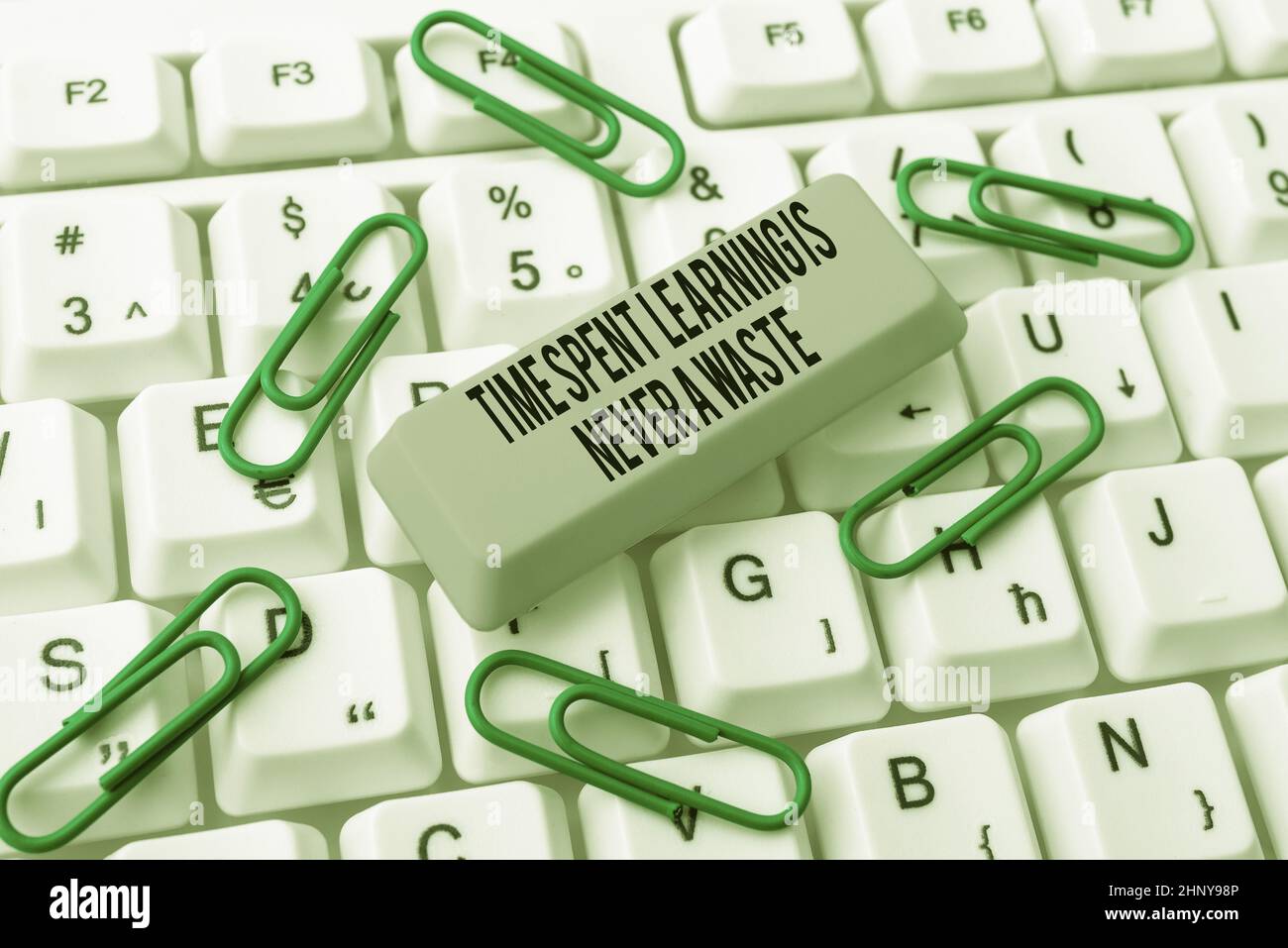 Inspiration zeigt Zeichen aufgewendete Zeit Lernen ist nie Eine Verschwendung, konzeptuelle Fotoausbildung hat kein Ende Lernen weiter Typisierung Programm Funktionale Descripti Stockfoto