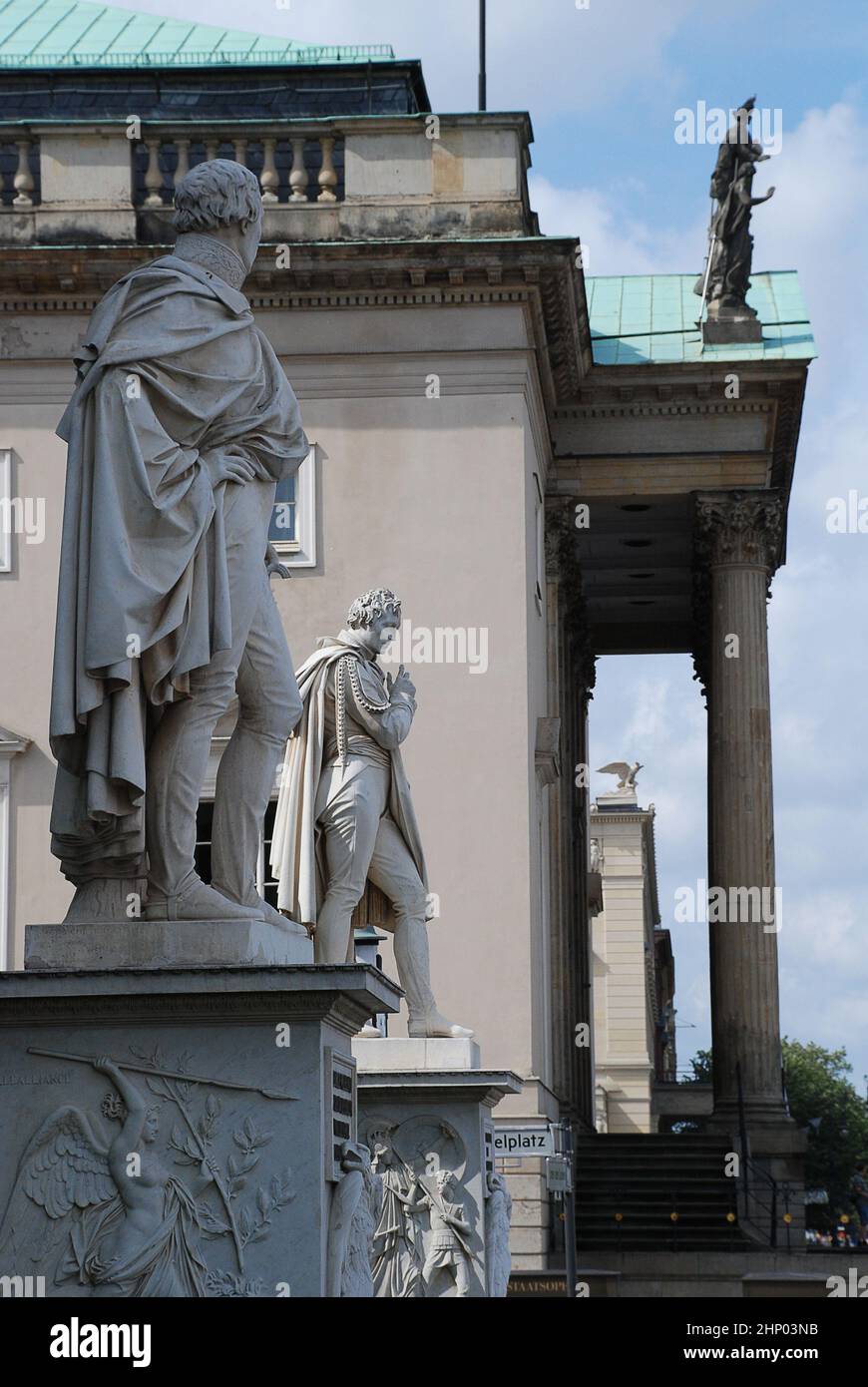 Statue des preußischen Generals Friedrich Wilhelm Freiherr von Buelow, Graf von Dennewitz, Straße 'unter den Linden', Berlin Deutschland. Stockfoto