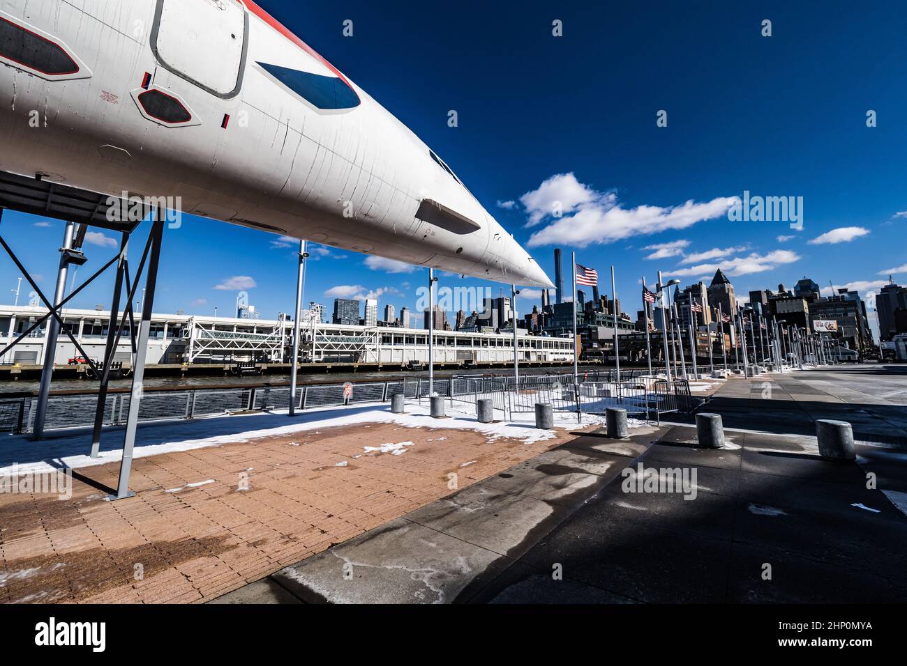 Fantastische Aussicht auf die British Airways BAC Aérospatiale Concorde Ausstellung auf dem Hudson River, Intrepid Sea, Air and Space Museum, New York, NY, USA Stockfoto