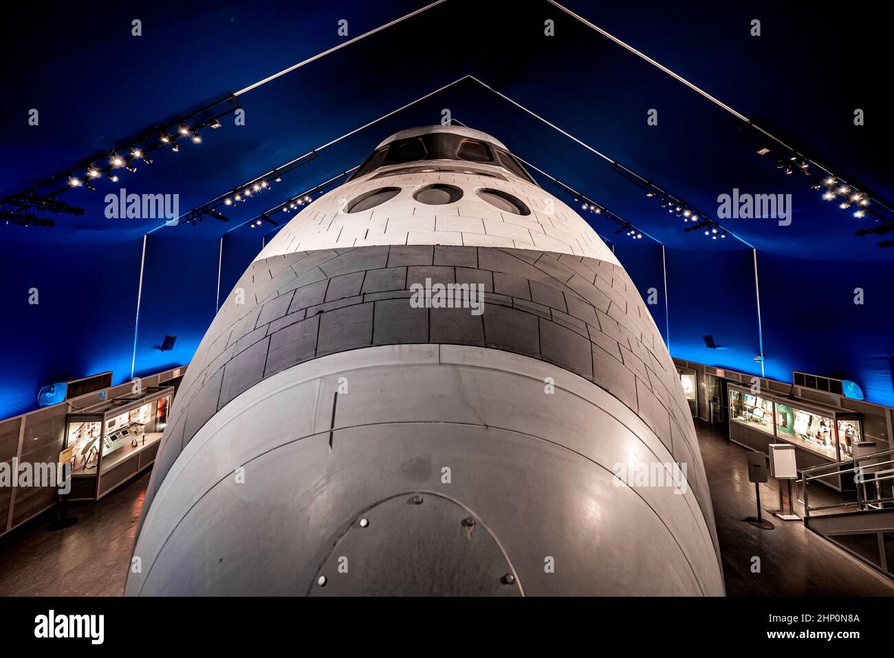 Frontansicht von Space Shuttle Enterprise im Shuttle Pavilion an Bord des USS Intrepid Sea, Air and Space Museum in New York City, NY, USA Stockfoto