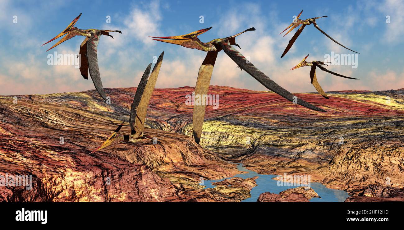 Pteranodons Reptilien fliegen über eine bergige Landschaft in der Kreidezeit Nordamerikas. Stockfoto