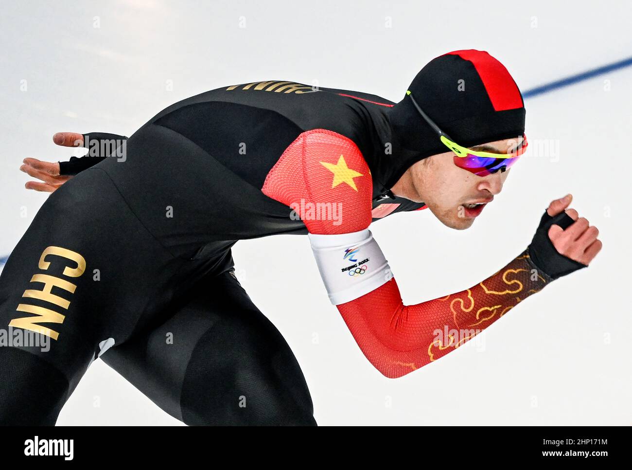 Peking, China. 18th. Februar 2022. Ning Zhongyan aus China tritt bei den Olympischen Winterspielen 1000m der Eisschnelllauf-Männer in Peking 2022 beim Nationalen Eisschnelllauf-Oval in Peking, der Hauptstadt Chinas, am 18. Februar 2022 an. Quelle: Wang Fei/Xinhua/Alamy Live News Stockfoto