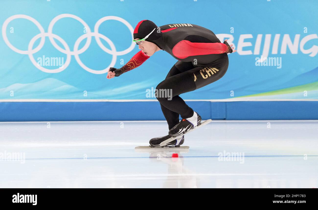 Peking, China. 18th. Februar 2022. Lian Ziwen aus China tritt bei den Olympischen Winterspielen 1000m der Eisschnelllauf-Männer in Peking 2022 beim Nationalen Eisschnelllauf-Oval in Peking, der Hauptstadt Chinas, am 18. Februar 2022 an. Quelle: Wang Fei/Xinhua/Alamy Live News Stockfoto