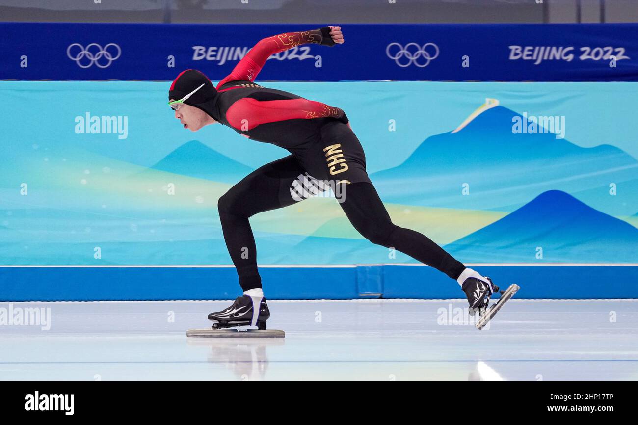 Peking, China. 18th. Februar 2022. Lian Ziwen aus China tritt bei den Olympischen Winterspielen 1000m der Eisschnelllauf-Männer in Peking 2022 beim Nationalen Eisschnelllauf-Oval in Peking, der Hauptstadt Chinas, am 18. Februar 2022 an. Quelle: Wang Fei/Xinhua/Alamy Live News Stockfoto