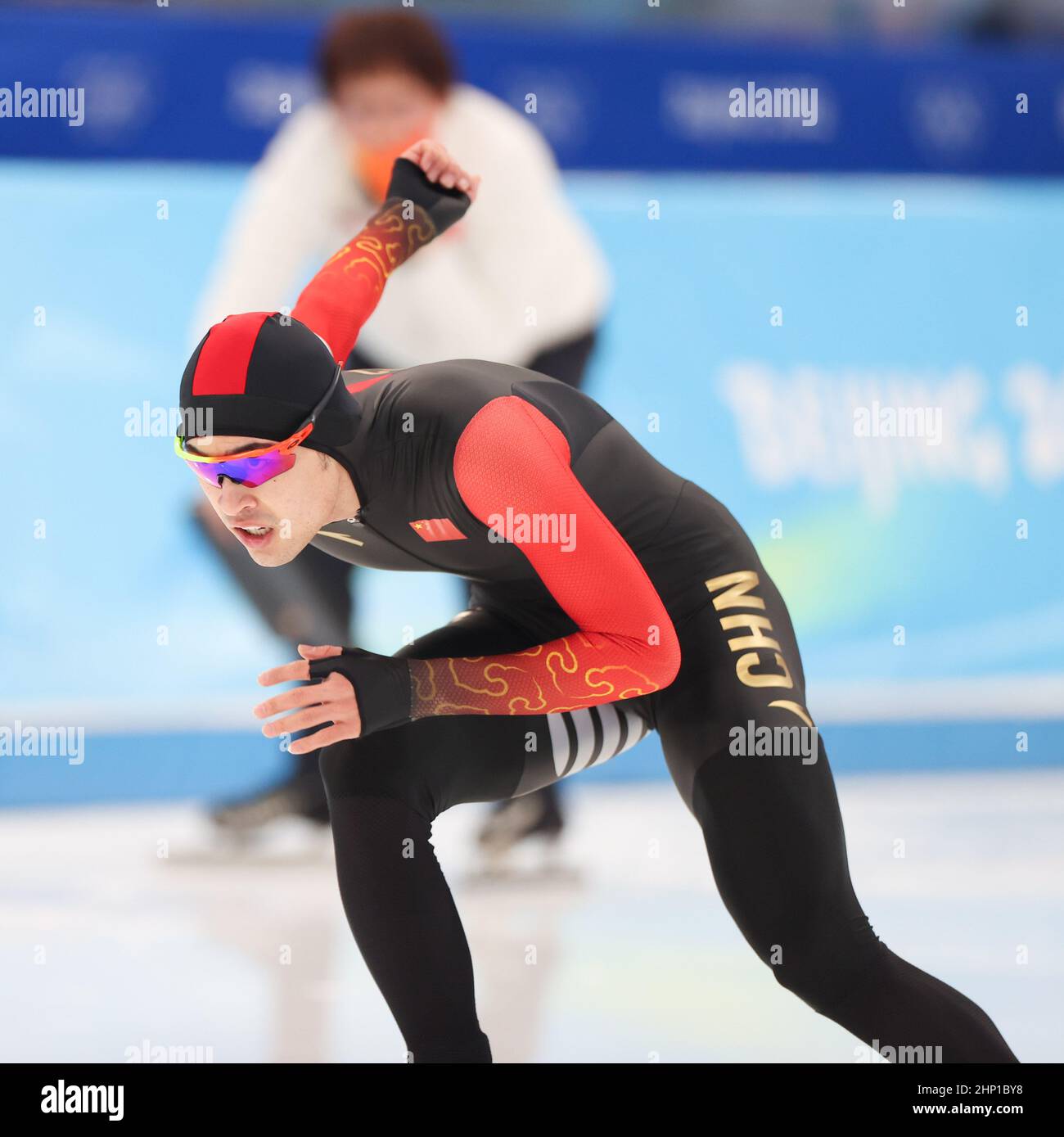 Peking, China. 18th. Februar 2022. Ning Zhongyan aus China tritt bei den Olympischen Winterspielen 1000m der Eisschnelllauf-Männer in Peking 2022 beim Nationalen Eisschnelllauf-Oval in Peking, der Hauptstadt Chinas, am 18. Februar 2022 an. Quelle: Ding Xu/Xinhua/Alamy Live News Stockfoto
