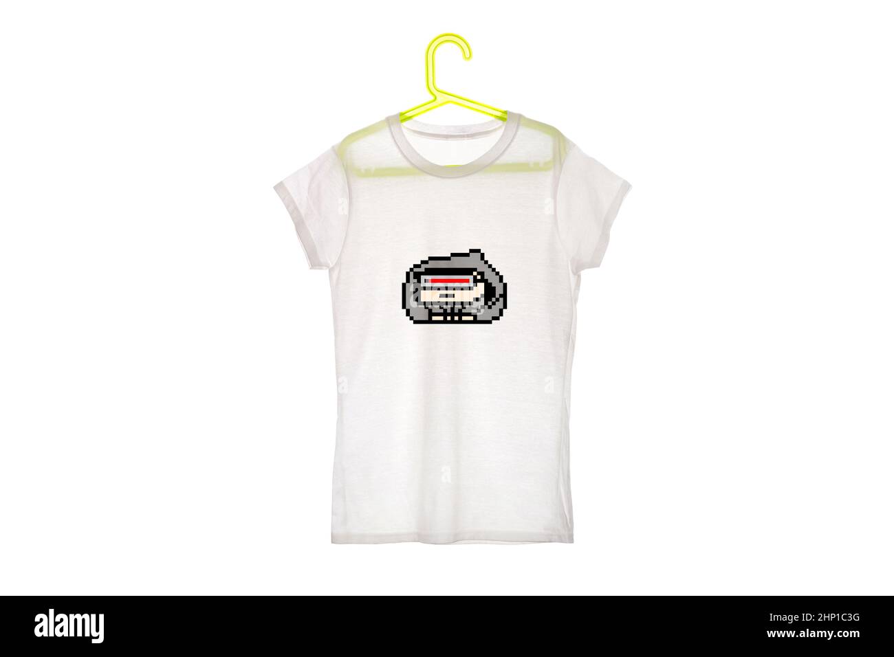 Public Domain NFT-Projekt CrypToadz auf weißem T-Shirt. Digitale Mode, Krypto-Kunst, Wearables, nicht-fungible Token. Stockfoto