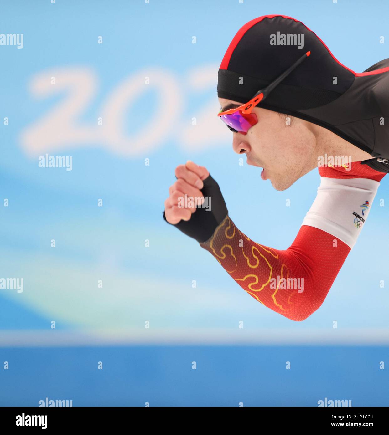 Peking, China. 18th. Februar 2022. Ning Zhongyan aus China tritt bei den Olympischen Winterspielen 1000m der Eisschnelllauf-Männer in Peking 2022 beim Nationalen Eisschnelllauf-Oval in Peking, der Hauptstadt Chinas, am 18. Februar 2022 an. Quelle: Ding Xu/Xinhua/Alamy Live News Stockfoto