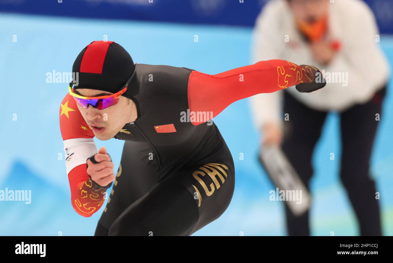 Peking, China. 18th. Februar 2022. Ning Zhongyan aus China tritt bei den Olympischen Winterspielen 1000m der Eisschnelllauf-Männer in Peking 2022 beim Nationalen Eisschnelllauf-Oval in Peking, der Hauptstadt Chinas, am 18. Februar 2022 an. Quelle: Ding Xu/Xinhua/Alamy Live News Stockfoto