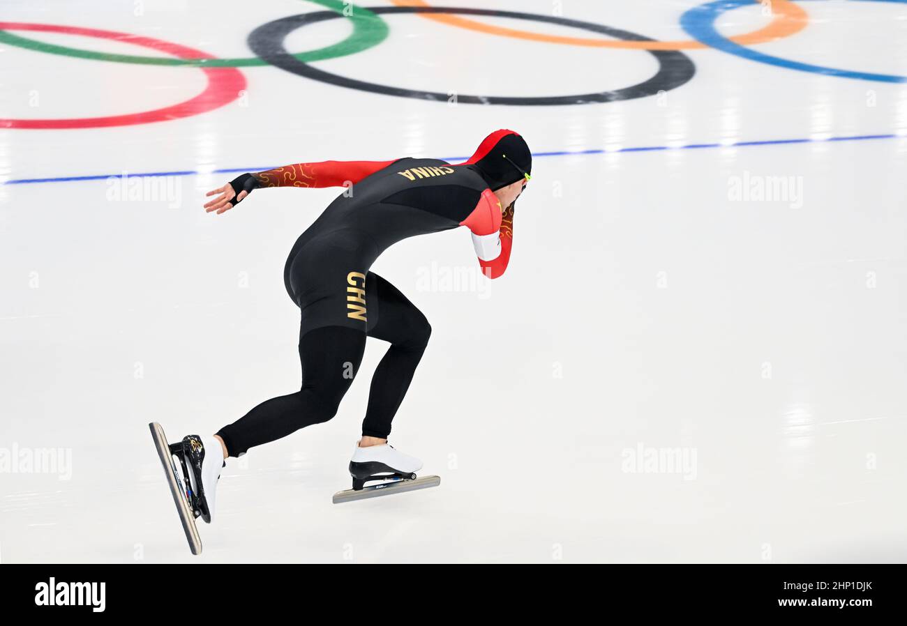 Peking, China. 18th. Februar 2022. Ning Zhongyan aus China tritt bei den Olympischen Winterspielen 1000m der Eisschnelllauf-Männer in Peking 2022 beim Nationalen Eisschnelllauf-Oval in Peking, der Hauptstadt Chinas, am 18. Februar 2022 an. Quelle: Wang Fei/Xinhua/Alamy Live News Stockfoto