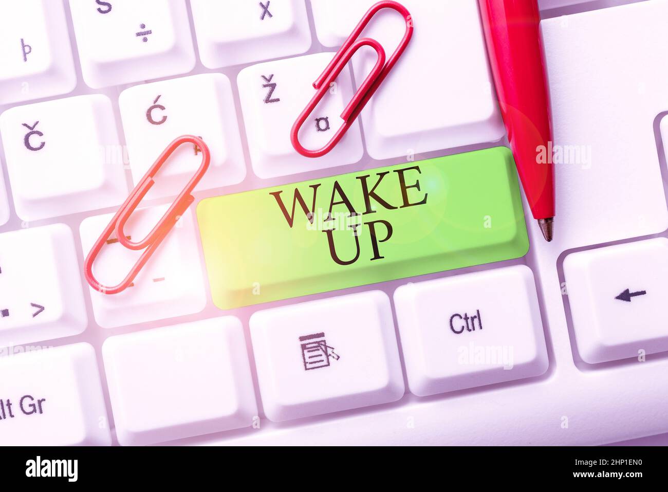 Handschrift Text Aufwachen, Wort für eine Instanz einer Person, die aufwacht oder aufgeweckt wird, Aufstehen, schwierige Programmcodes eingeben, Neue Lernprogramme schreiben Stockfoto