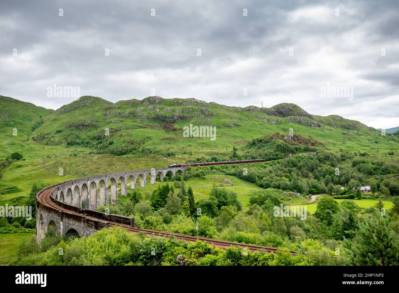 Jacobite Dampfzug am Glenfinnan Viaduct Stockfoto