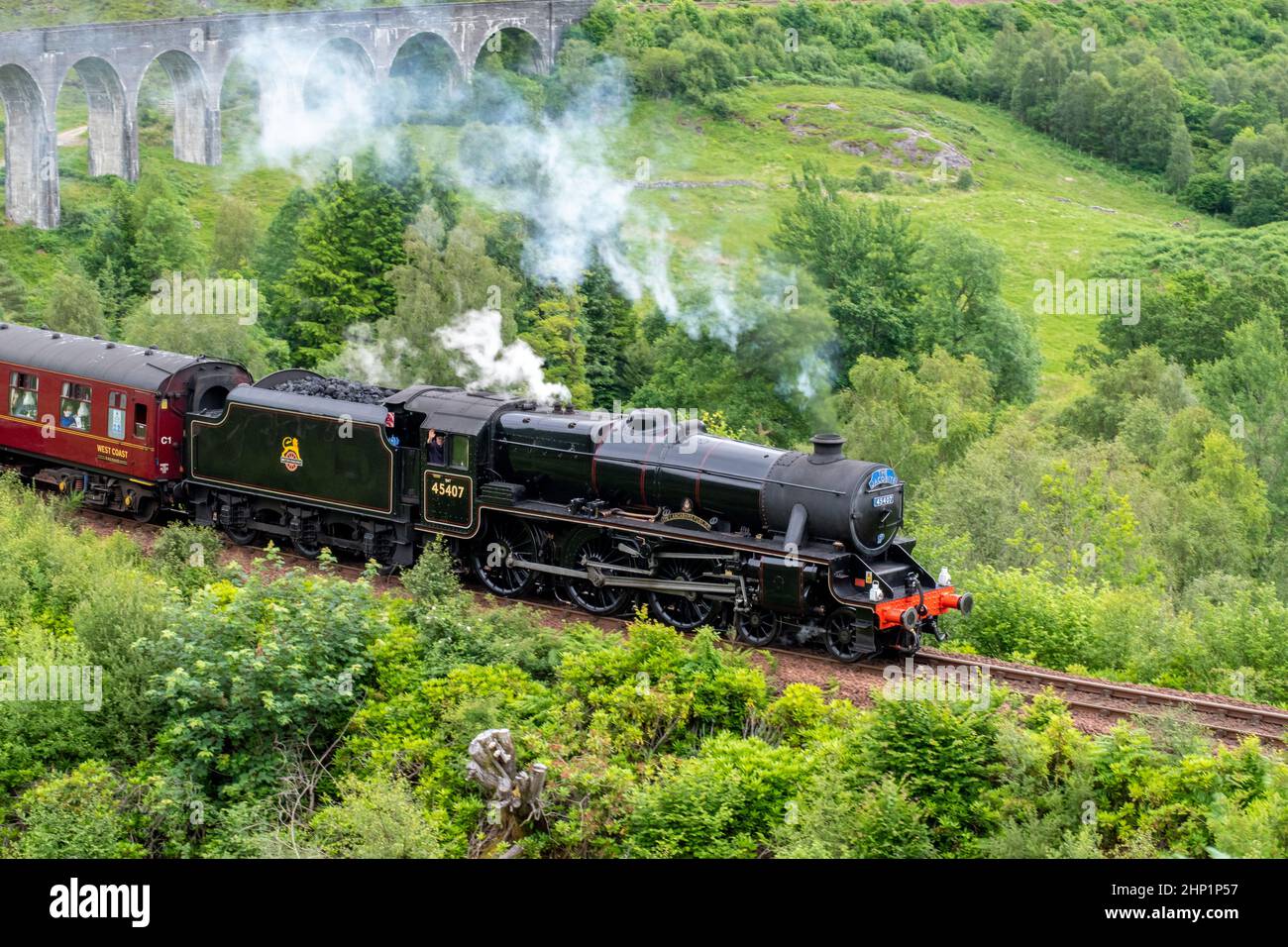 Jacobite Dampfzug am Glenfinnan Viaduct Stockfoto