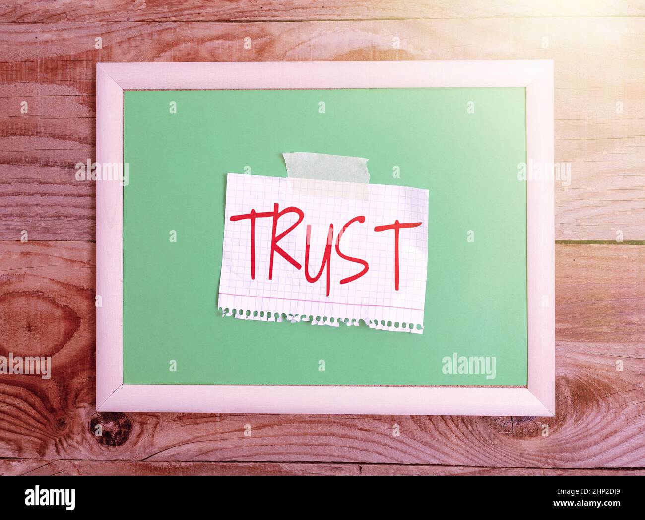 Schreiben Anzeige von Text Vertrauen, Business-Schaufenster festen Glauben an Zuverlässigkeit Wahrheit oder Fähigkeit jemand etwas Familie Display von verschiedenen Color Stick Stockfoto