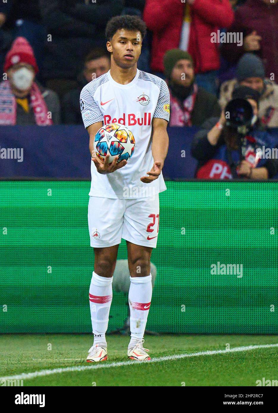 Karim ADEYEMI, FC Salzburg Nr. 27 im Spiel FC Red Bull SALZBURG - FC BAYERN MÜNCHEN 1-1 der Fußball UEFA Champions League, Runde von 16 in der Saison 2021/2022 in Salzburg, 16. Februar 20201. Achtelfinale, FCB, Red Bull, © Peter Schatz / Alamy Live News Stockfoto