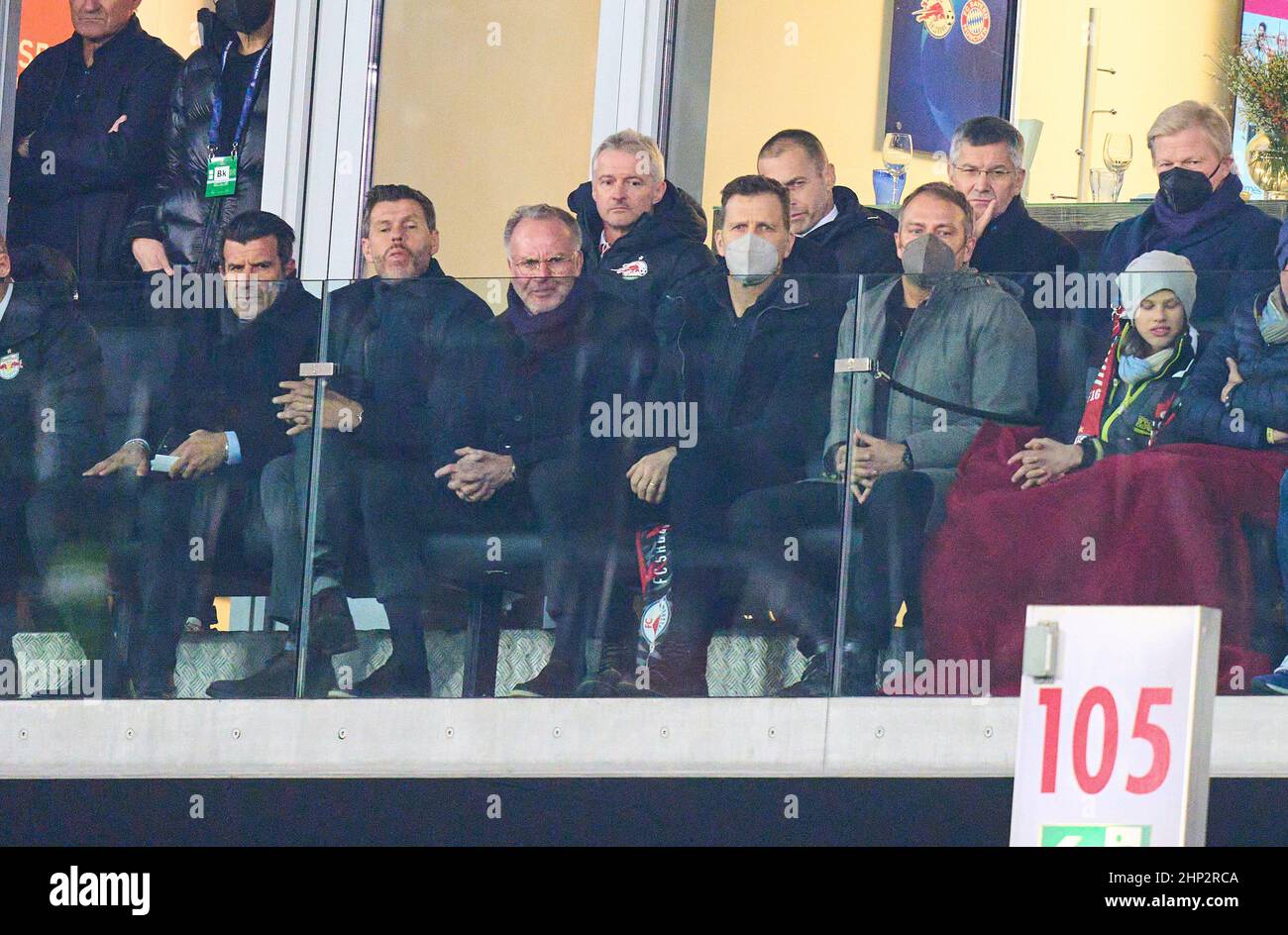 Luis Figo, UEFA-Berater , Karl-Heinz RUMMENIGGE (CEO, Vorsitzender FCB AG) Aleksander CEFERIN, UEFA Präsident, Oliver BIERHOFF, Manager, Teammanager DFB, DFB-Headcoach Hansi Flick , Bundesstrainer, Nationaltrainer, Herbert HAINER, FCB-Präsident und Ex-CEO Adidas , Oliver KAHN, FCB-CEO, Vorsitzender der FC Bayern München AG, im Spiel FC Red Bull SALZBURG - FC BAYERN MÜNCHEN 1-1 der Fußball UEFA Champions League, Runde von 16 in der Saison 2021/2022 in Salzburg, 16. Februar 20201. Achtelfinale, FCB, Red Bull, © Peter Schatz / Alamy Live News Stockfoto