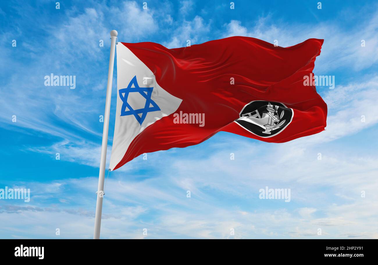 Flagge des IDF Home Front Command , Israel bei bewölktem Himmel Hintergrund bei Sonnenuntergang, Panoramablick. Israelisches Reise- und Patriot-Konzept. Platz für breite BA kopieren Stockfoto