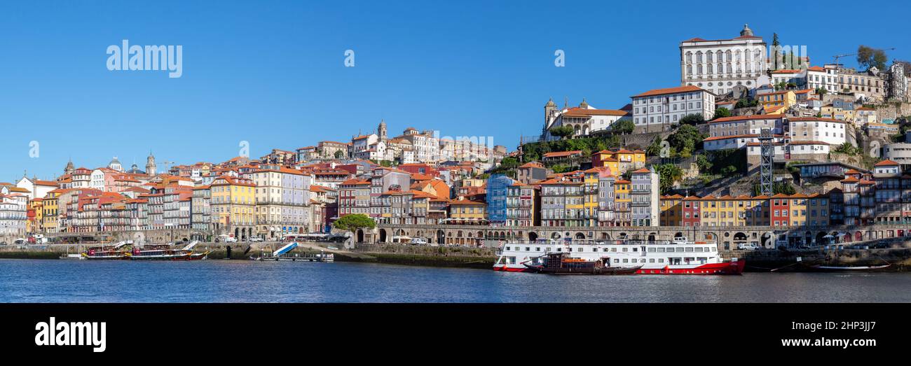 Porto Portugal Altstadt Gebäude Weltkulturerbe mit Douro Fluss Reise Panorama Reisen Stockfoto