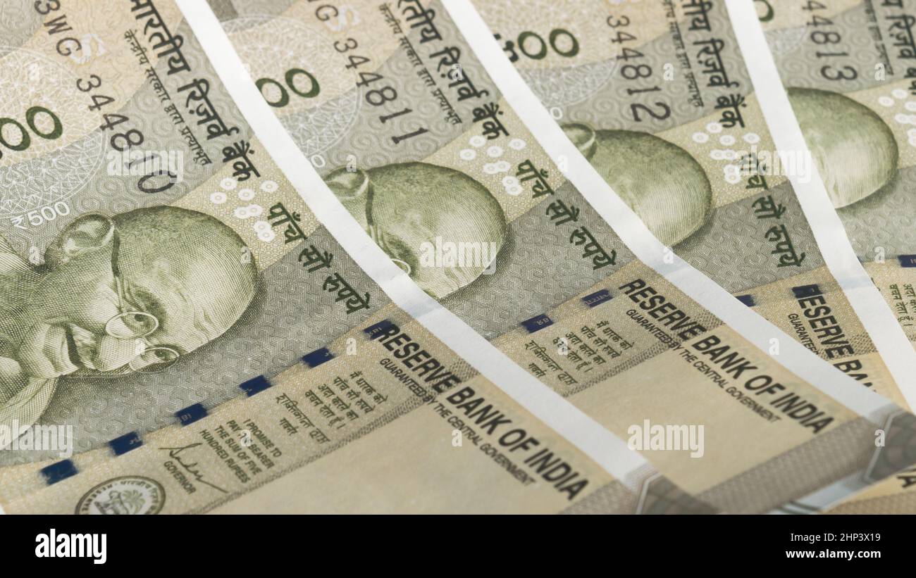 Indische 500-Rupie-Banknote. Fünfhundert Rupien Papier Geldschein. Vollformat. Bankfinanzierungshintergrund. Stockfoto