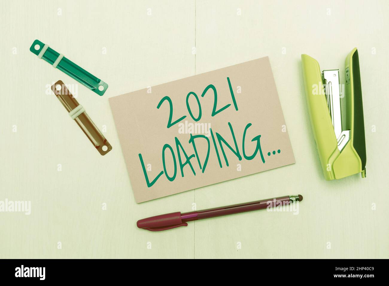 Konzeptionelle Bildunterschrift 2021 Loading..., Business Approach ein Jahr, das aus einer Reihe von Veranstaltungen besteht, die noch andauernd auffällig sind Schulbedarf, Teac Stockfoto