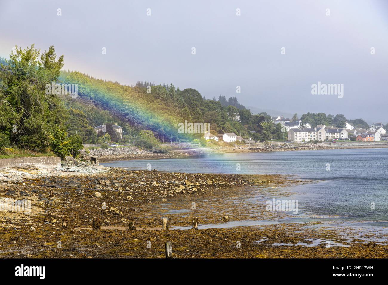 Ein Regenbogen über Loch Gilp bei Ardrishaig am Kopf von Loch Fyne, Argyll & Bute, Schottland, Großbritannien Stockfoto