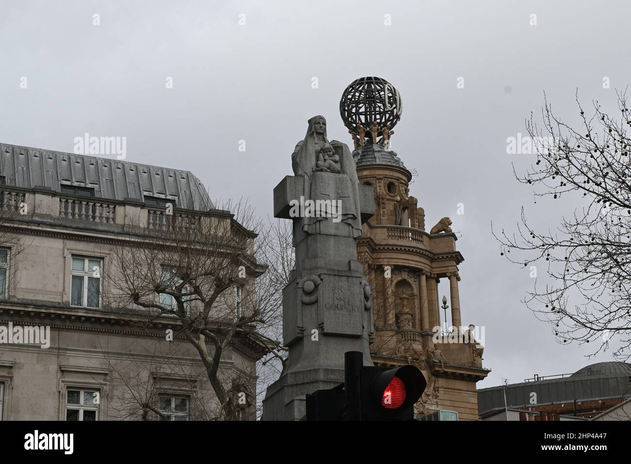 Wetter in London, Großbritannien, 18. Februar 2022. Das London Coliseum, Edith Cavell in Westminster. . Kredit: Picture Capital/Alamy Live Nachrichten Stockfoto