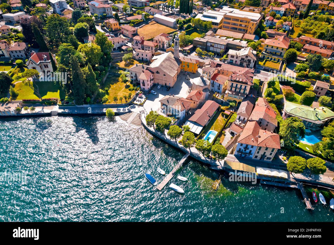 Lenno. Idyllische Stadt Lenno und Como See Waterfront Luftaufnahme, Lombardei Region von Italien Stockfoto