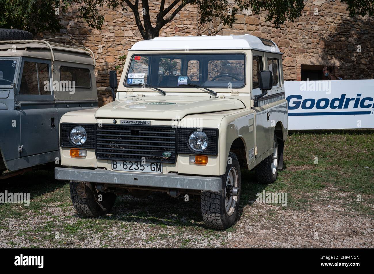 Ansicht des Land Rover Santana Serie III 2,5 2500 Kurzfahrzeugs in Suria, Spanien Stockfoto