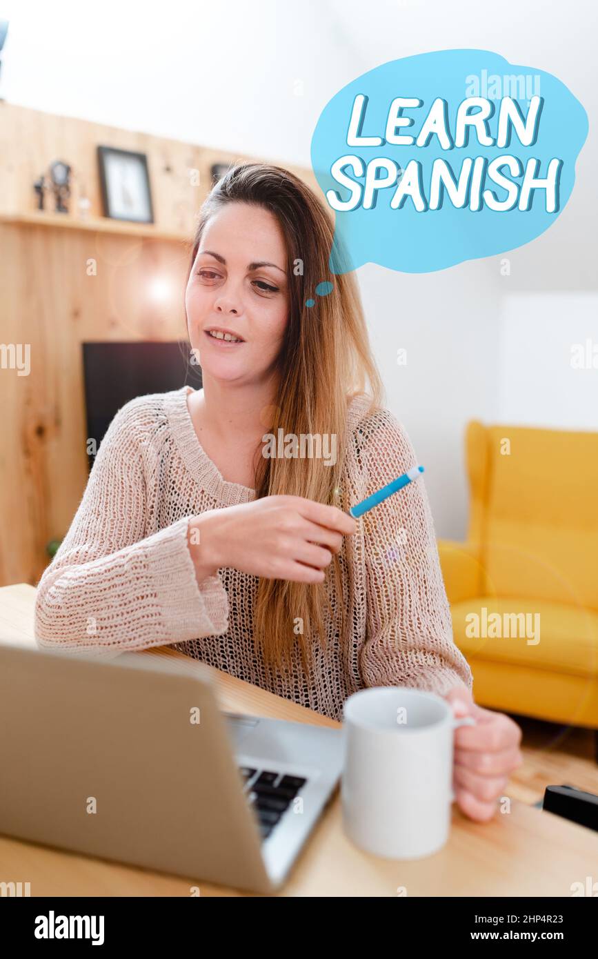 Schreiben Text anzeigen Spanisch lernen, konzeptuelles Foto Übersetzung Sprache in Spanien Vokabular Dialekt Sprache Internet Video Chat Konzept, Abstract Stockfoto