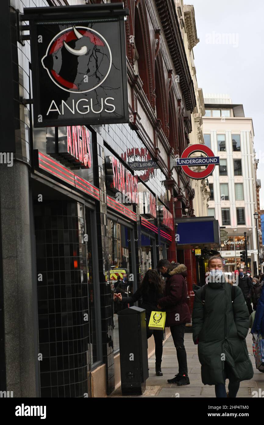 Wetter in London, Großbritannien, 18. Februar 2022. Angus Steakhouse in Leicester Square. Stockfoto