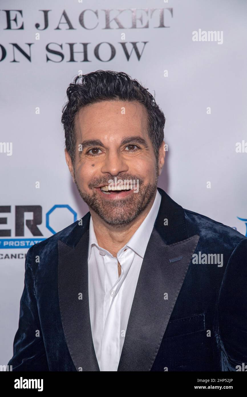 New York, USA. 17th. Februar 2022. NEW YORK, NEW YORK - 17. FEBRUAR: Mario Cantone besucht am 17. Februar 2022 die sechste jährliche Blue Jacket Fashion Show in den Moonlight Studios in New York City. Kredit: Ron Adar/Alamy Live Nachrichten Stockfoto