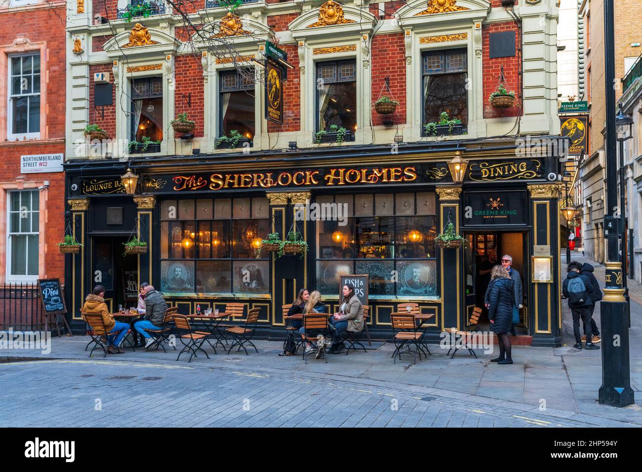 The Sherlock Holmes, Pub im Detektivstil mit Erinnerungsstücken, London, Großbritannien, Europa. Stockfoto