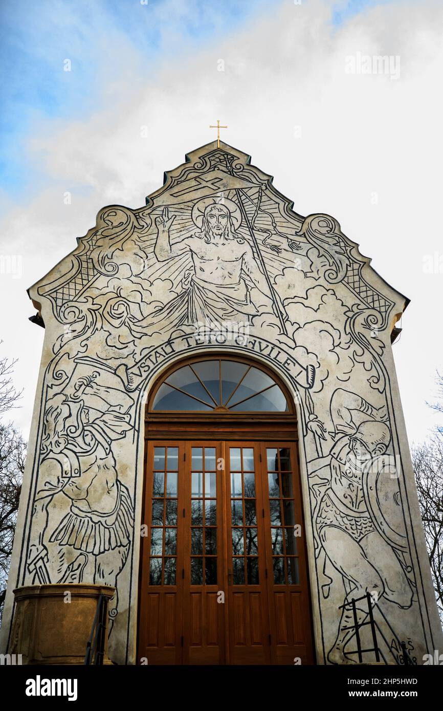 Die Kalvarienkapelle im Petrin-Park zeigt den Moment der Auferstehung Christi, Prag, Tschechische republik Stockfoto